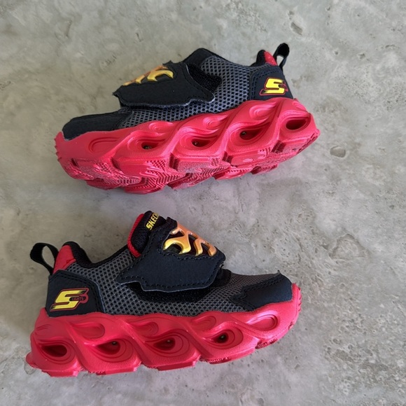 Skechers Thermo-Flash Flame Sneakers NWOT - Picture 4 of 6